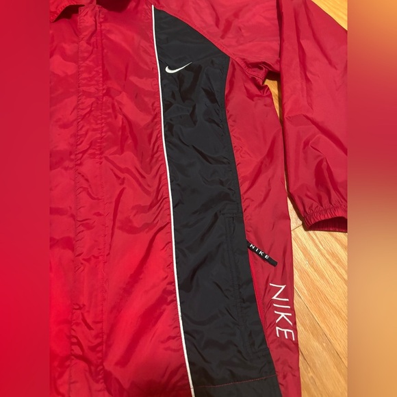 Men’s Nike Windbreaker Size Large - Red & Black - Picture 4 of 6